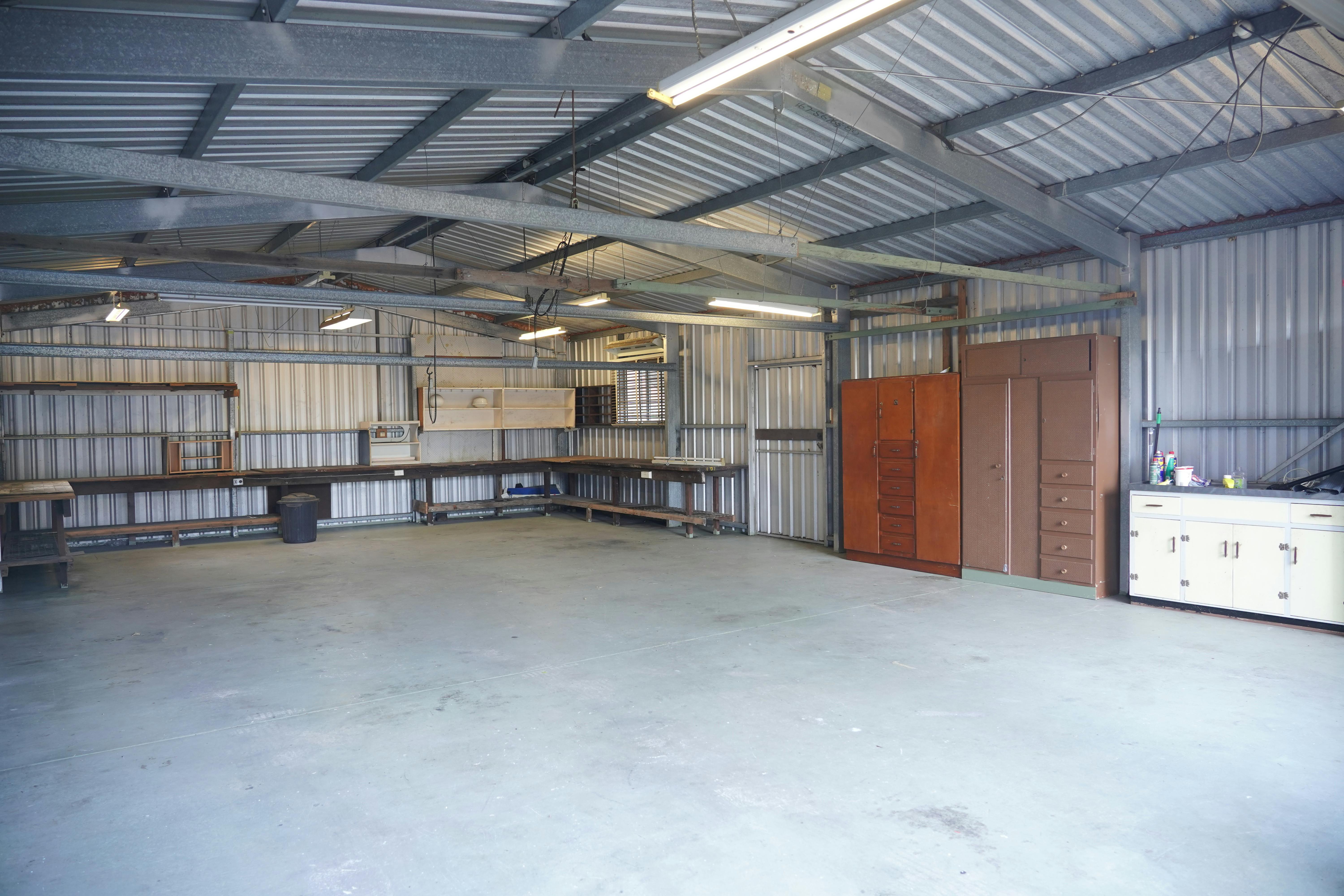 Professional epoxy garage floor coating in Huntsville with high-gloss finish